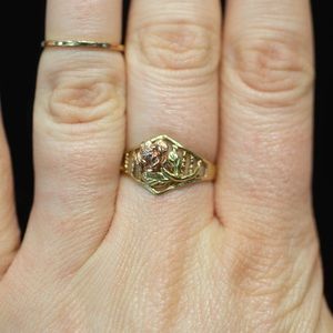 10K Black Hills Gold Rose Design Ring
